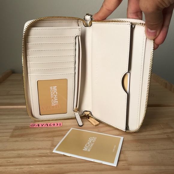 Michael Kors wallet🎈🎈 - Picture 4 of 7